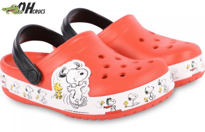 Red snoopy crocs - simple design
